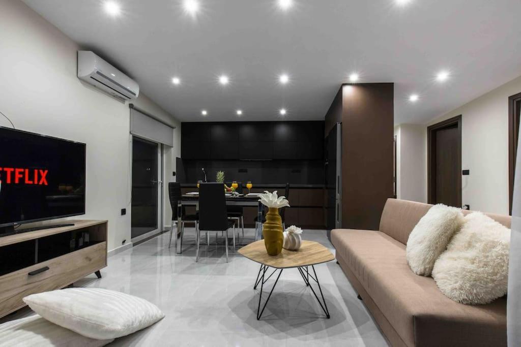 Home Sweet Home - Big Balcony With Great View كيساموس المظهر الخارجي الصورة