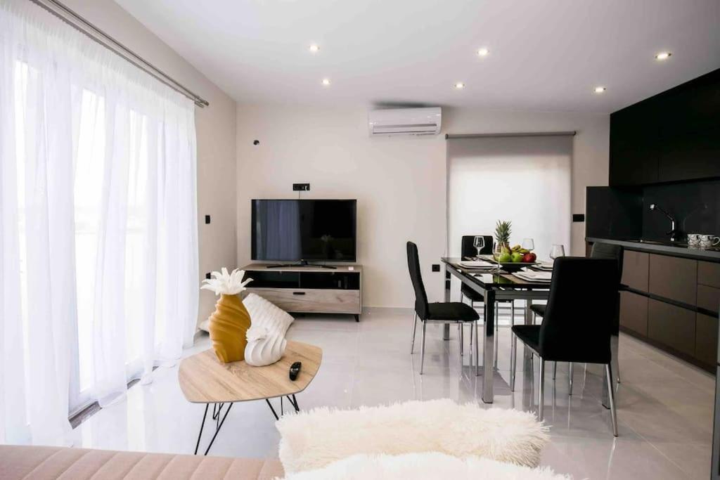 Home Sweet Home - Big Balcony With Great View كيساموس المظهر الخارجي الصورة